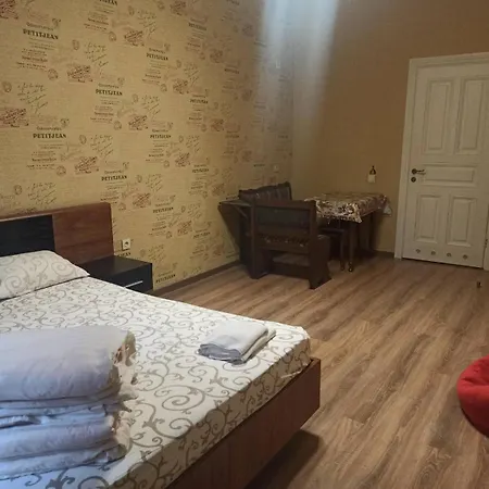 דירה для 15 осіб,15 хв пішки від жд вокзалу לבוב