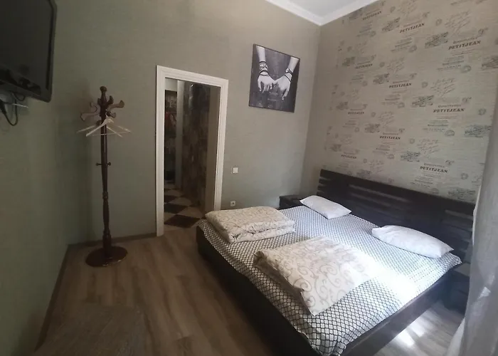 Apartamento для 15 осіб,15 хв пішки від жд вокзалу