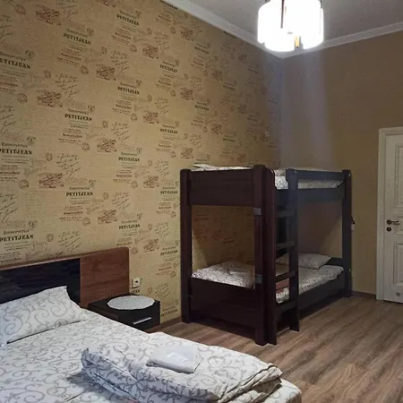 Appartamento для 15 осіб,15 хв пішки від жд вокзалу *